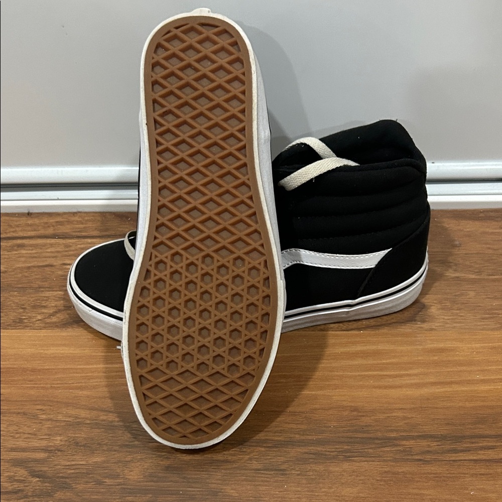 Vans Ward Hi | Black/ White Canvas Sneakers | Size: 8 - Picture 3 of 5